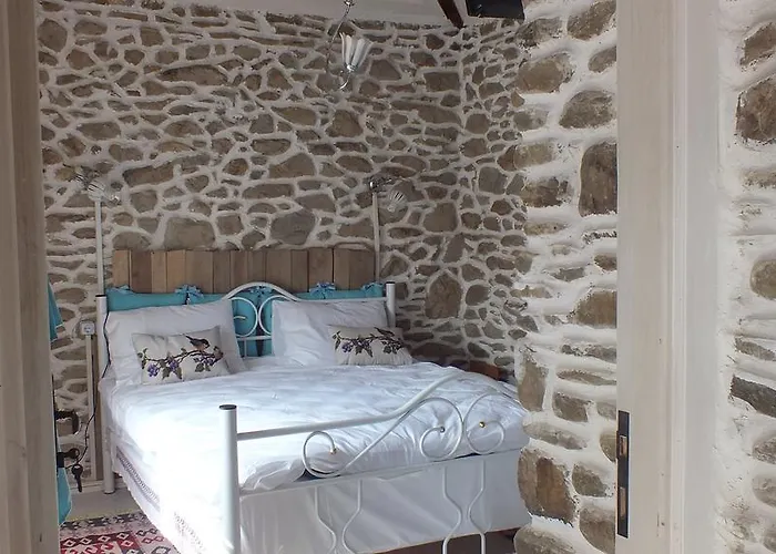 Izzet Efendi Konak & *